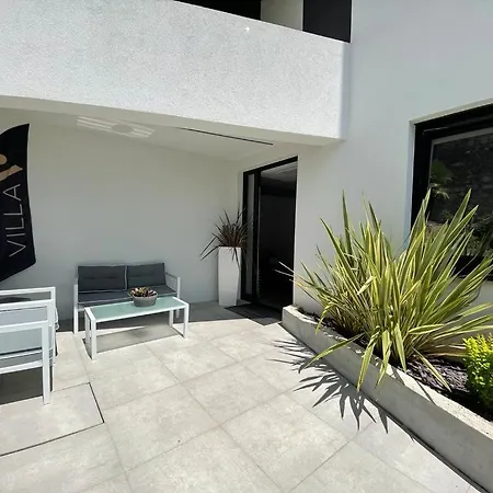 Hotel apartamentowy V With Pool And Free Parking Rijeka