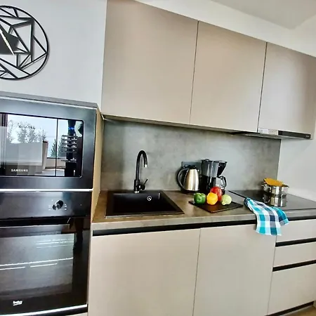 Hotel apartamentowy V With Pool And Free Parking