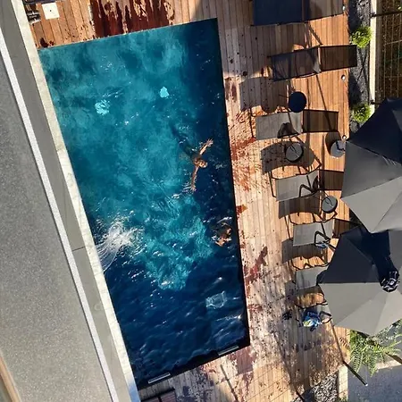 Apartmanhotel V With Pool And Free Parking