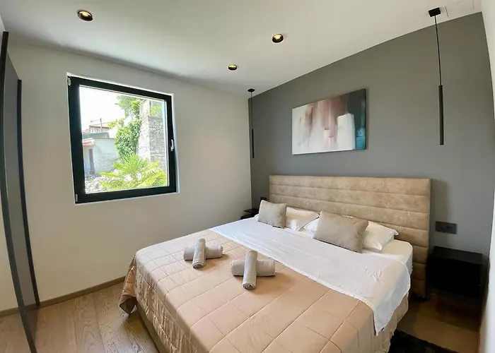 V With Pool And Free Parking Apartmanhotel