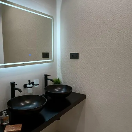 Aparthotel Villa V With Pool And Parking 4*