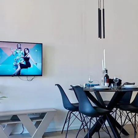 V With Pool And Free Parking 4* Rijeka