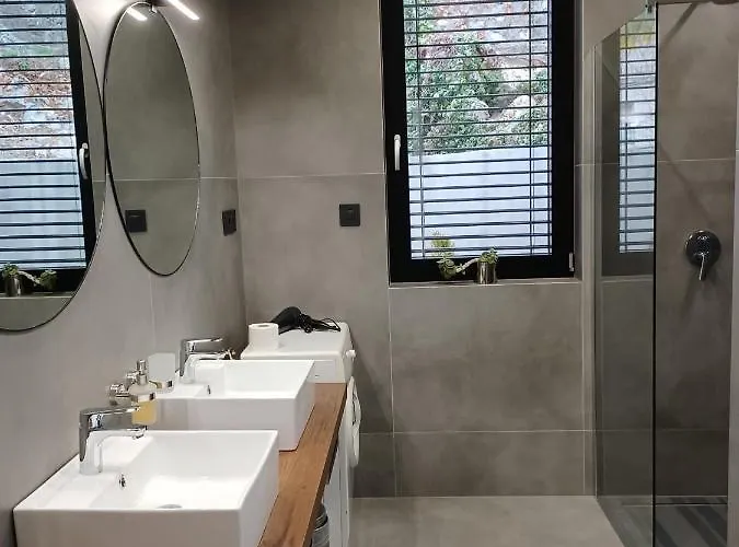 Hotel apartamentowy V With Pool And Free Parking Rijeka