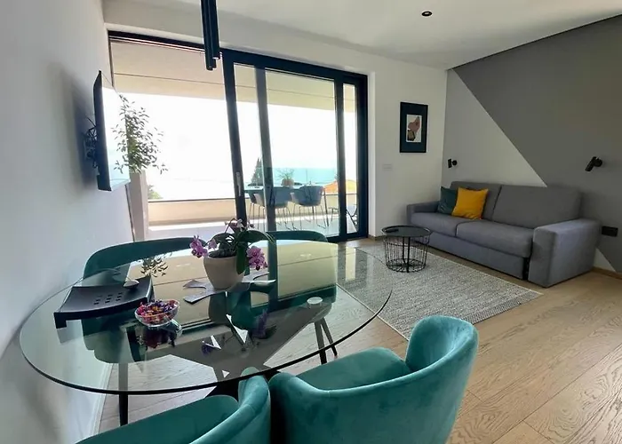 V With Pool And Free Parking Hotel apartamentowy Rijeka