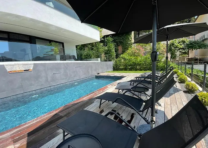 V With Pool And Free Parking 4* Rijeka
