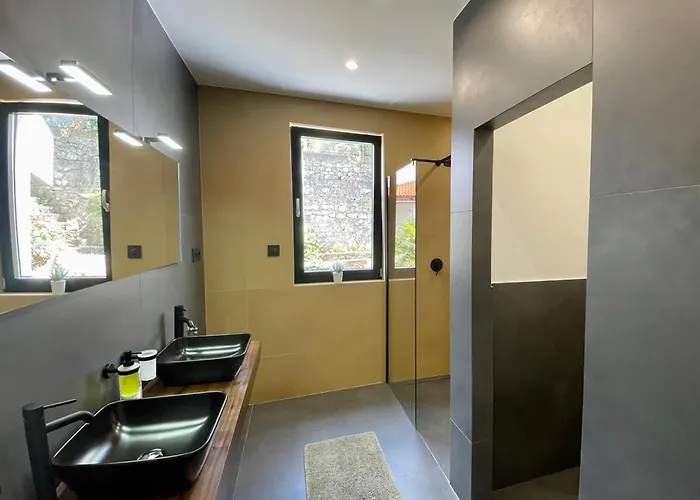 Hotel apartamentowy V With Pool And Free Parking Rijeka