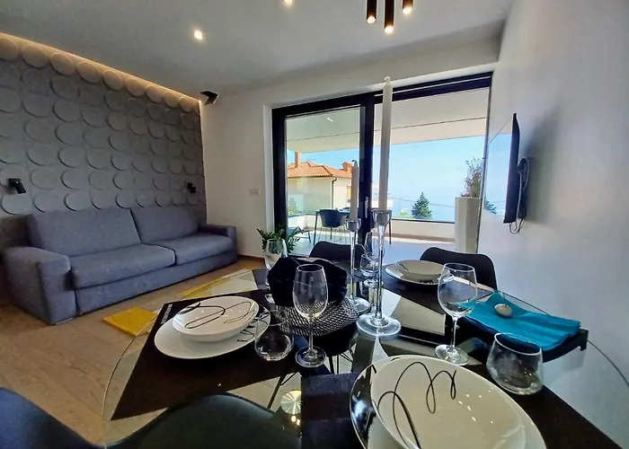 V With Pool And Free Parking 4* Rijeka