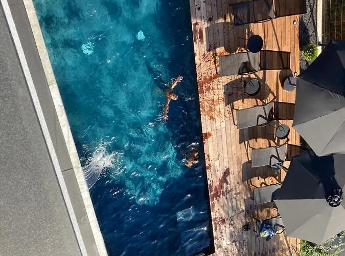 Hotel apartamentowy V With Pool And Free Parking