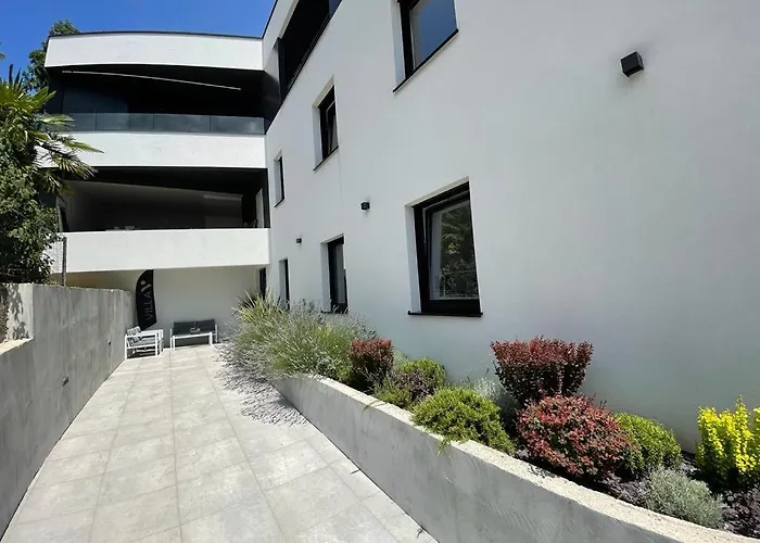 Appart hôtel V With Pool And Free Parking 4*